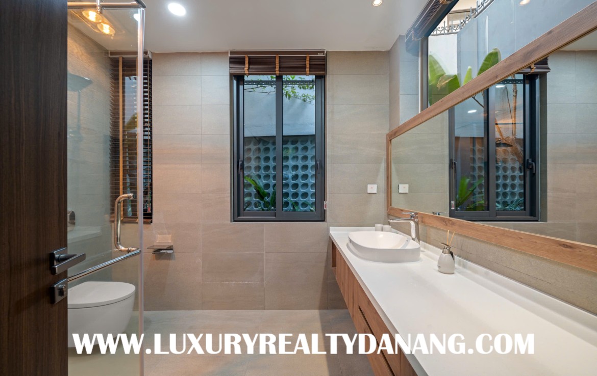 Danang villa for rent in Hai Chau district, Vietnam, four bedrooms, swimming pool.
