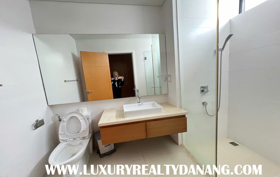 Modern villa Danang for rent in The Point Golf Course, Ngu Hanh Son district, Vietnam, walking to the beach