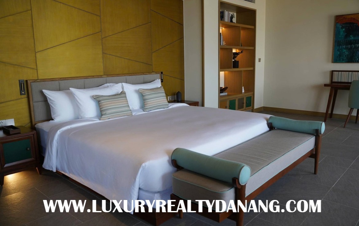 Beachfront luxury villa in Danang in five- star Fusion villas & resort, in Vietnam, five-bedrooms, in the five- star rẻot