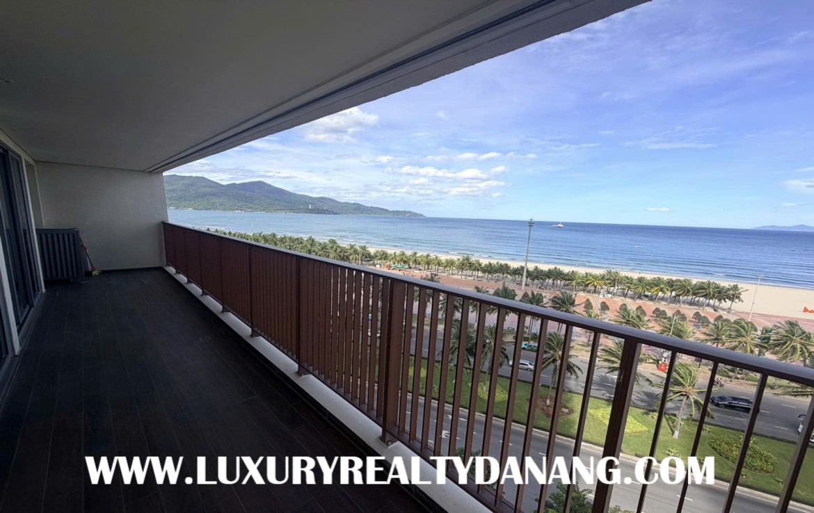 Oceanview apartment in Danang in Wyndham Solei, in Vietnam, walking to the beach